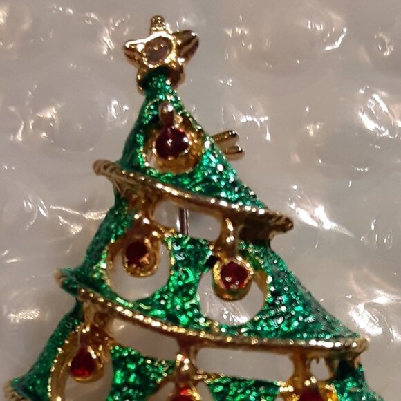 Green Christmas Tree Brooch - Picture 2 of 4